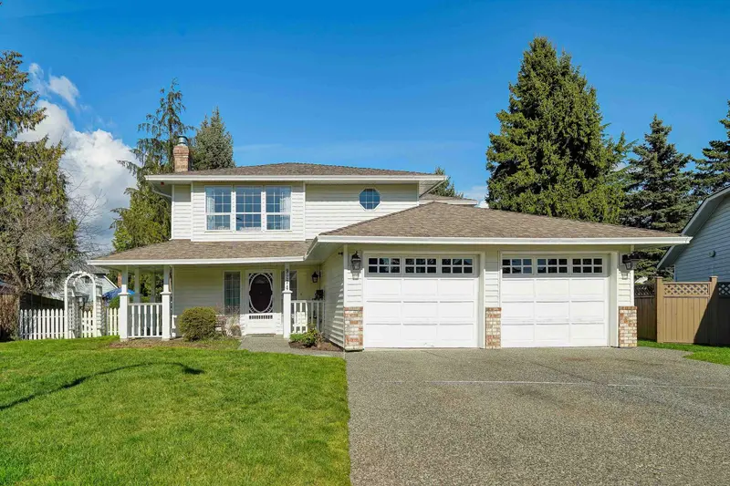 9274 155 STREET - photo 2 of 25