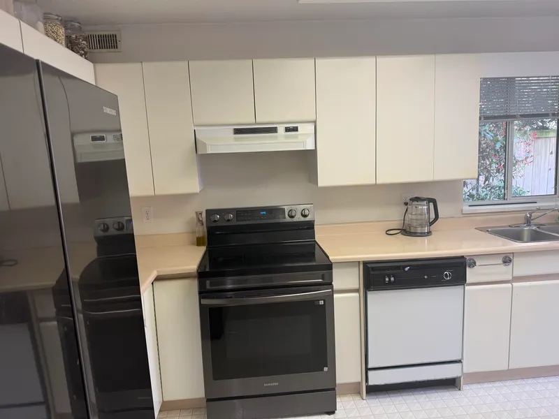 107 16031 82 AVENUE - photo 3 of 16