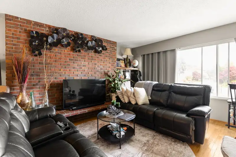 10151 ROSEDENE CRESCENT - photo 3 of 40