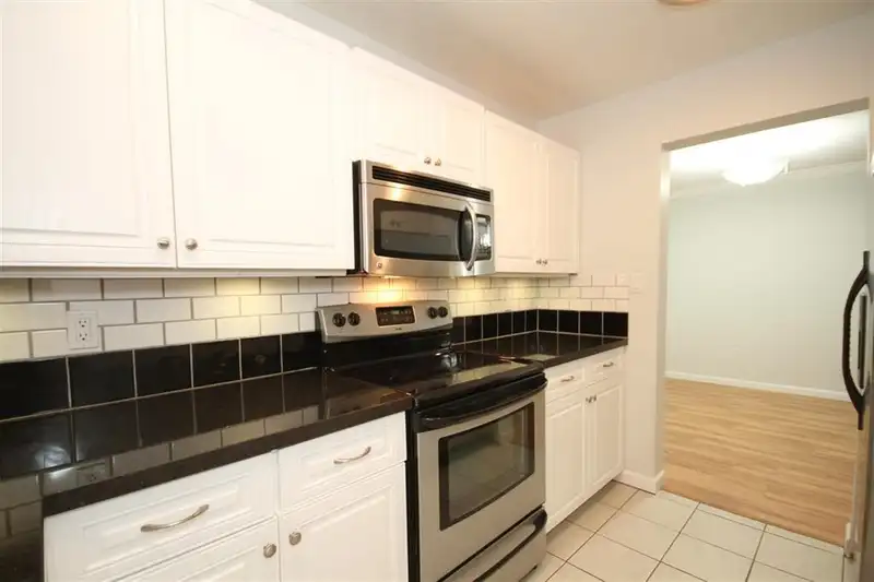 110 10698 151A STREET - photo 3 of 16