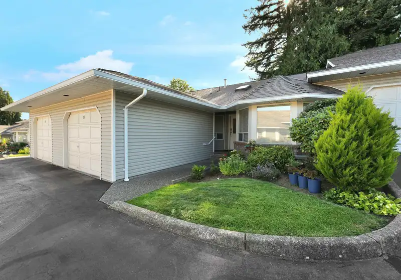 21 32615 MURRAY AVENUE - photo 2 of 28