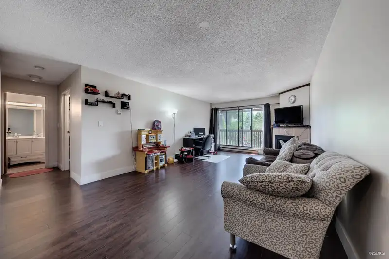 304 13507 96 AVENUE - photo 3 of 24