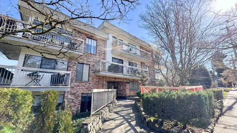 202 2080 MAPLE STREET - photo 3 of 19