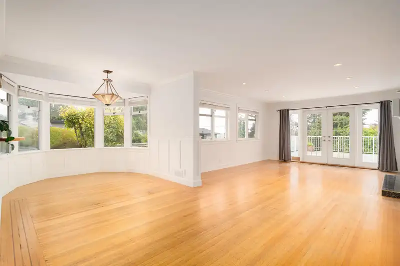 1005 BEAUMONT DRIVE - photo 4 of 35
