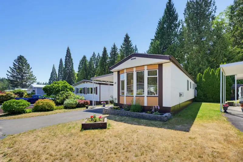 10 2315 198 STREET - photo 3 of 33