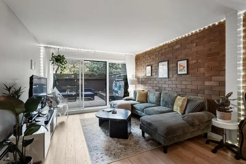 110 330 E 7TH AVENUE - photo 2 of 23