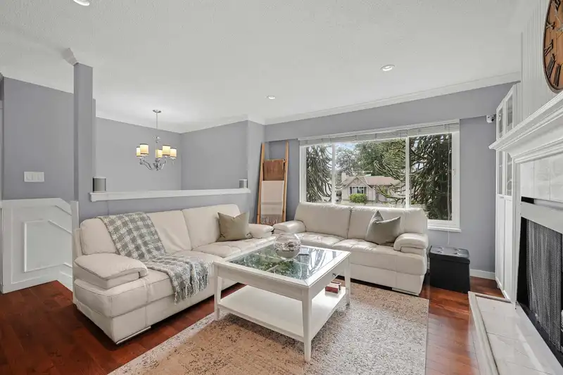 5846 179A STREET - photo 4 of 31