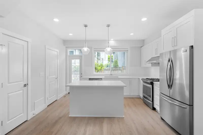 10 15717 MOUNTAIN VIEW DRIVE - photo 2 of 20