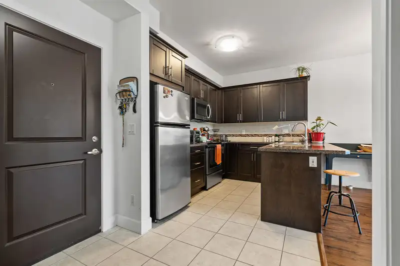 216 46262 FIRST AVENUE - photo 3 of 23