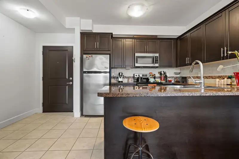 216 46262 FIRST AVENUE - photo 4 of 23