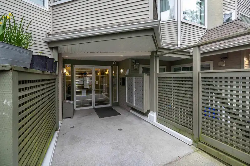 403 3738 NORFOLK STREET - photo 2 of 28