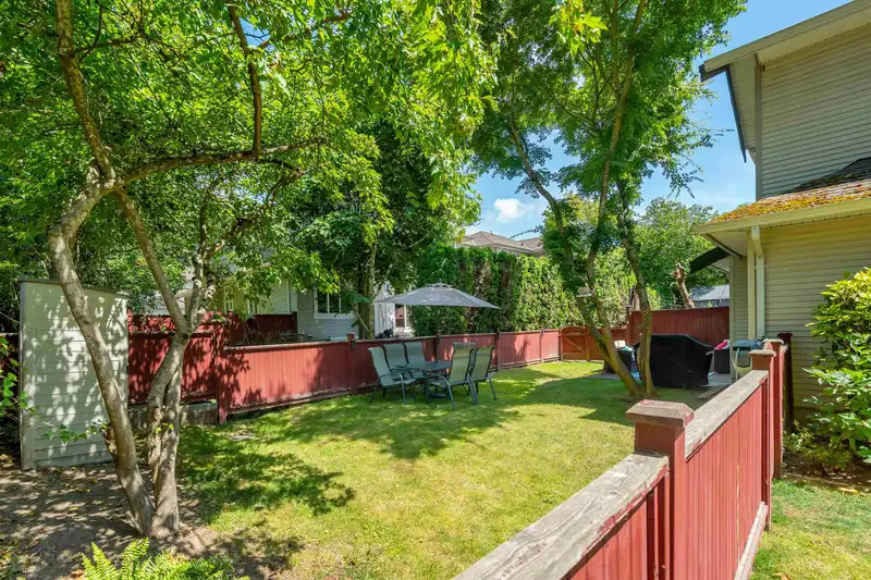 1 6747 137 STREET - photo 3 of 35