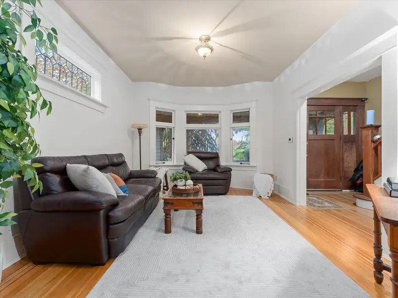 2648 TEMPLETON DRIVE - photo 2 of 33