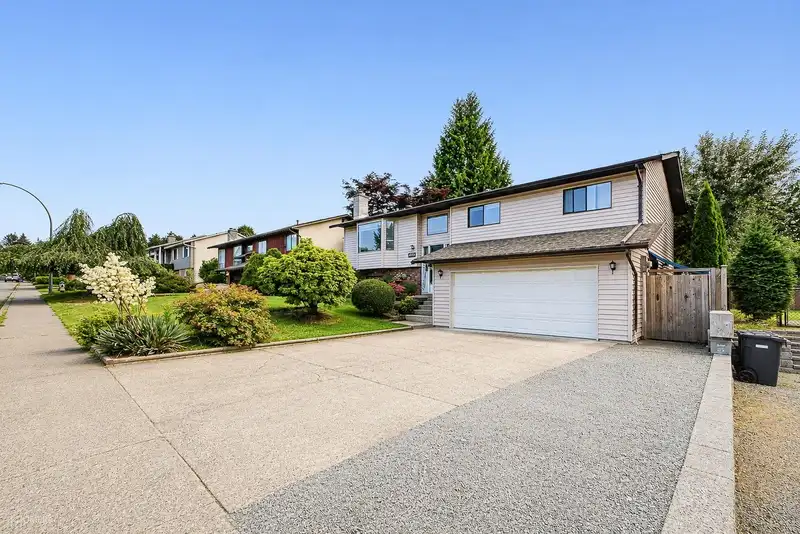 3733 DUNSMUIR WAY - photo 2 of 23