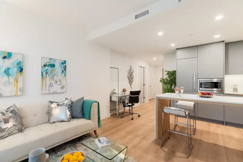 901 7977 LANSDOWNE ROAD - photo 4 of 38