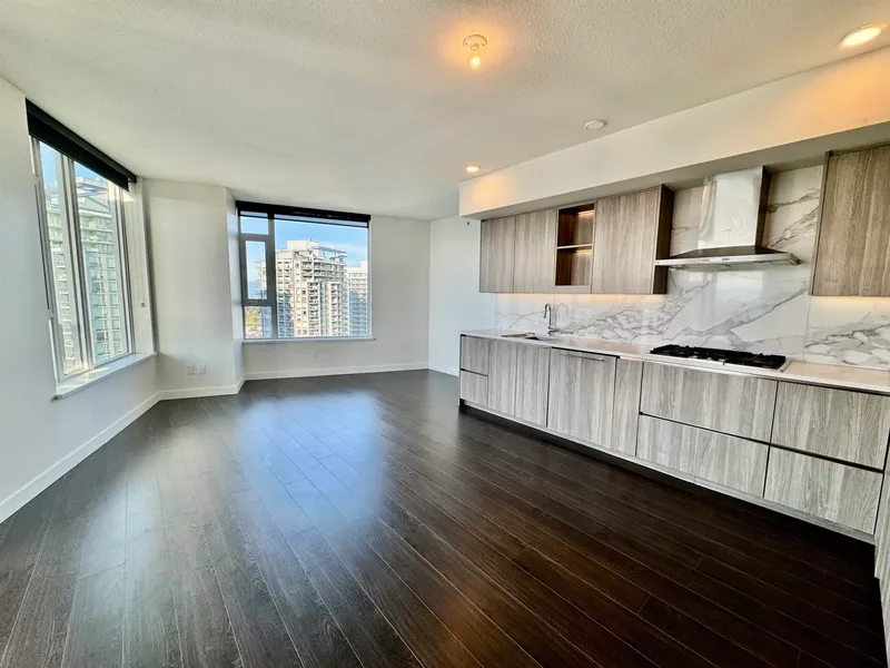 3304 9887 WHALLEY BOULEVARD - photo 3 of 17