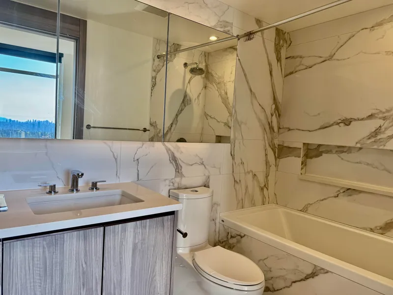 3304 9887 WHALLEY BOULEVARD - photo 4 of 17