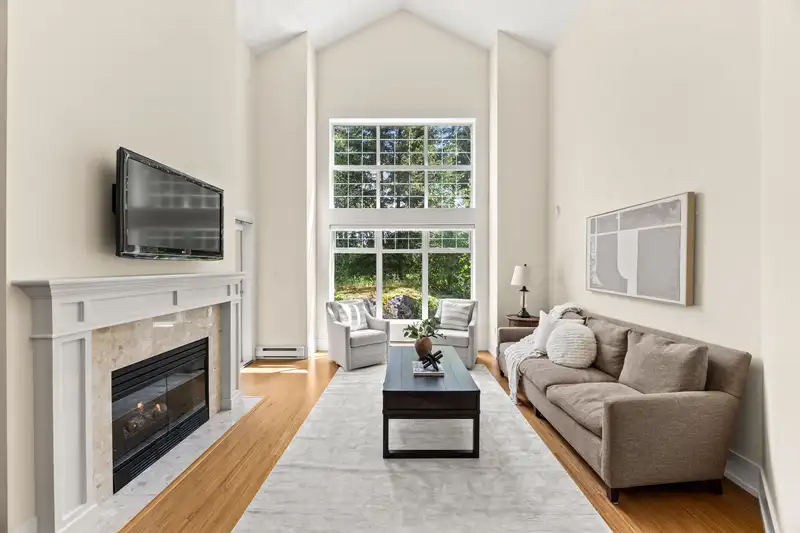 306 1140 STRATHAVEN DRIVE - photo 1 of 37