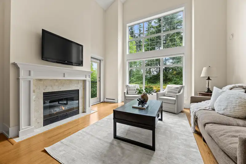 306 1140 STRATHAVEN DRIVE - photo 2 of 37