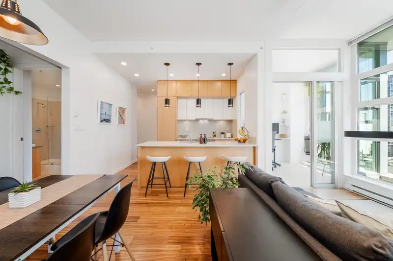 706 1205 HOWE STREET - photo 4 of 37