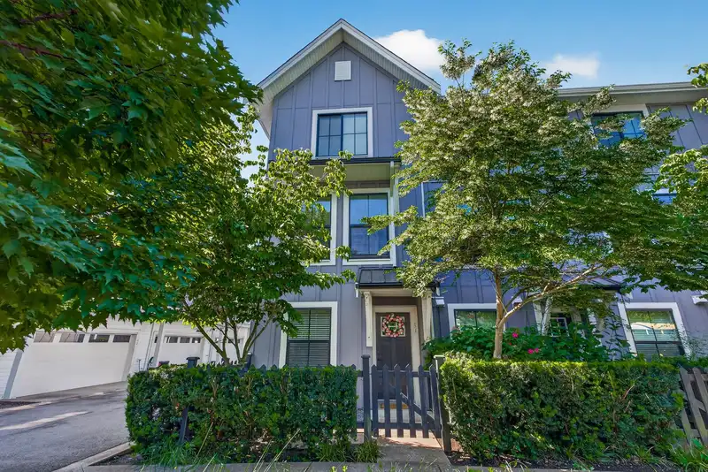 54 5945 176A STREET - photo 1 of 39