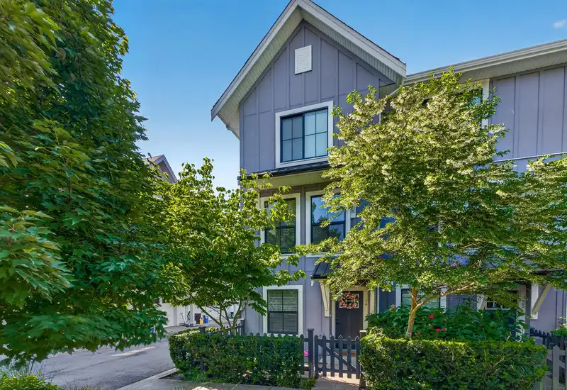 54 5945 176A STREET - photo 3 of 39