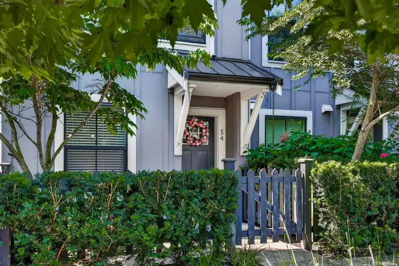 54 5945 176A STREET - photo 4 of 39
