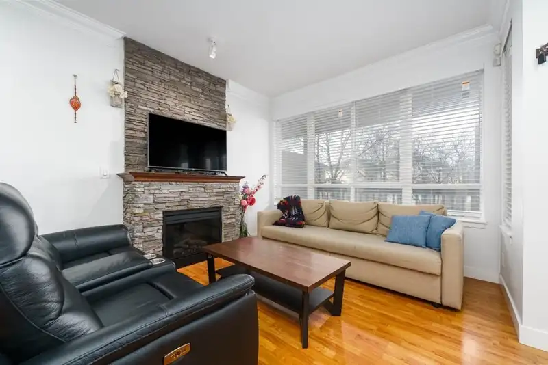 29 16772 61 AVENUE - photo 1 of 16