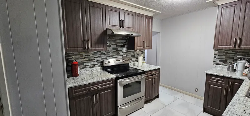 11082 146A STREET - photo 4 of 6