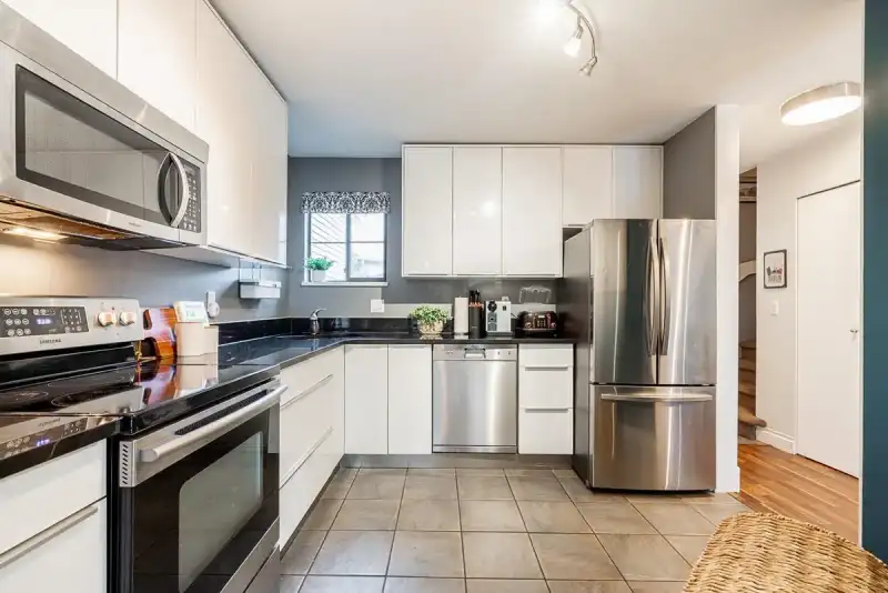 29 98 BEGIN STREET - photo 1 of 30