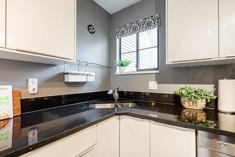 29 98 BEGIN STREET - photo 3 of 30