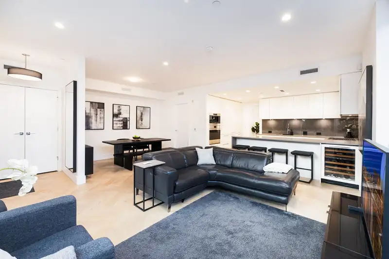 601 W 31ST AVENUE - photo 3 of 25