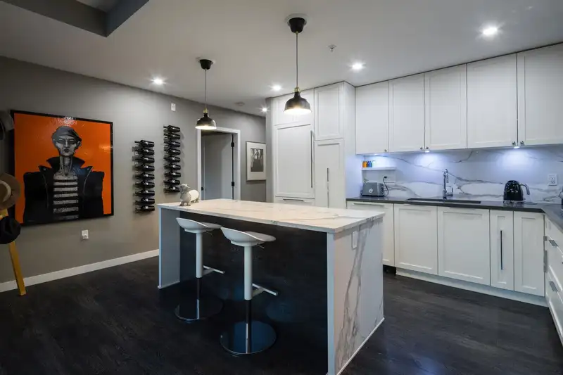 403 3911 CATES LANDING WAY - photo 4 of 40
