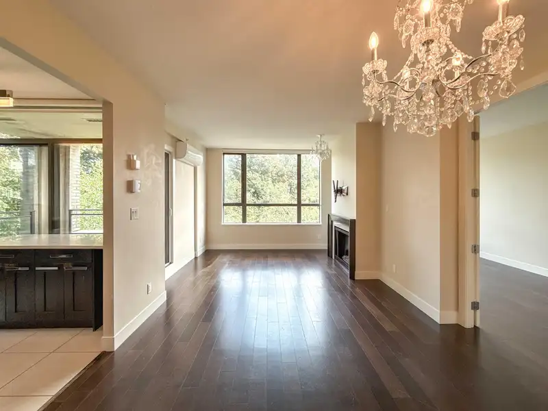 502 9300 UNIVERSITY CRESCENT - photo 2 of 21