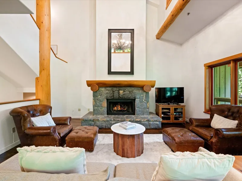 6 2240 NORDIC DRIVE - photo 3 of 25