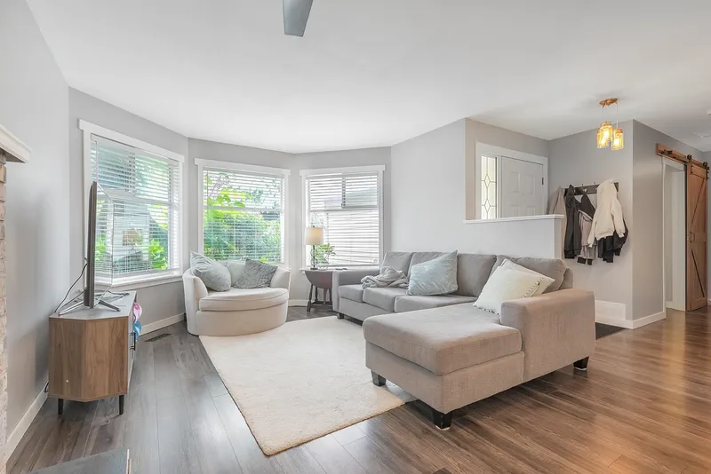 9286 212 STREET - photo 3 of 25