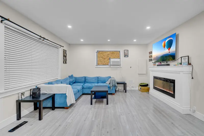 17834 60 AVENUE - photo 1 of 25