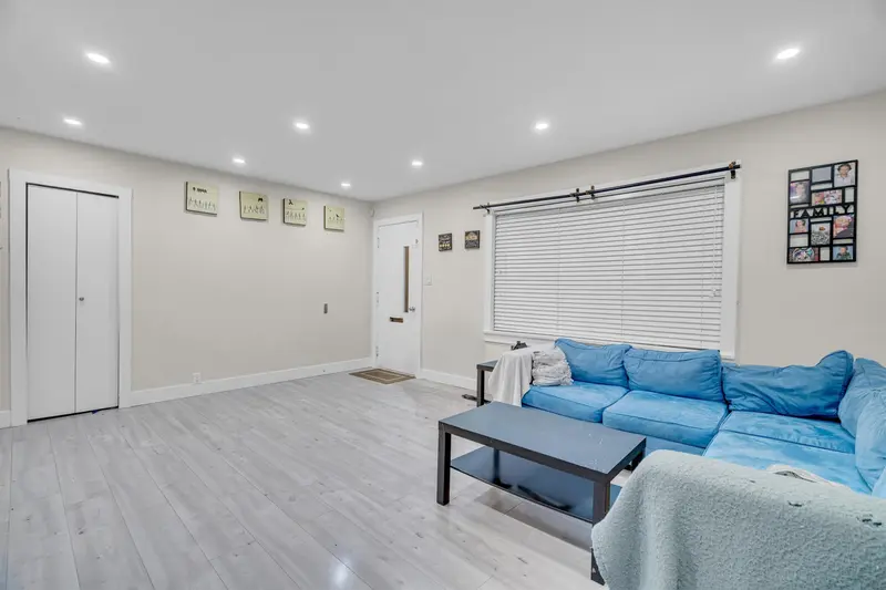 17834 60 AVENUE - photo 3 of 25