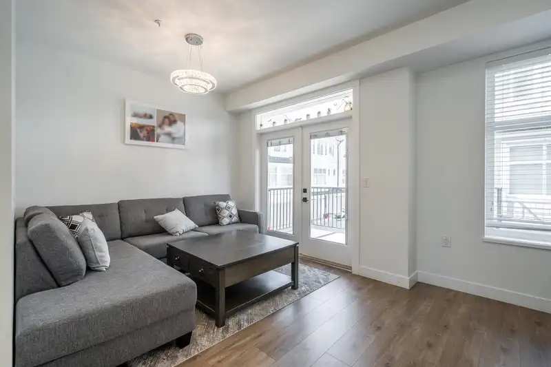 11 21688 52 AVENUE - photo 4 of 37