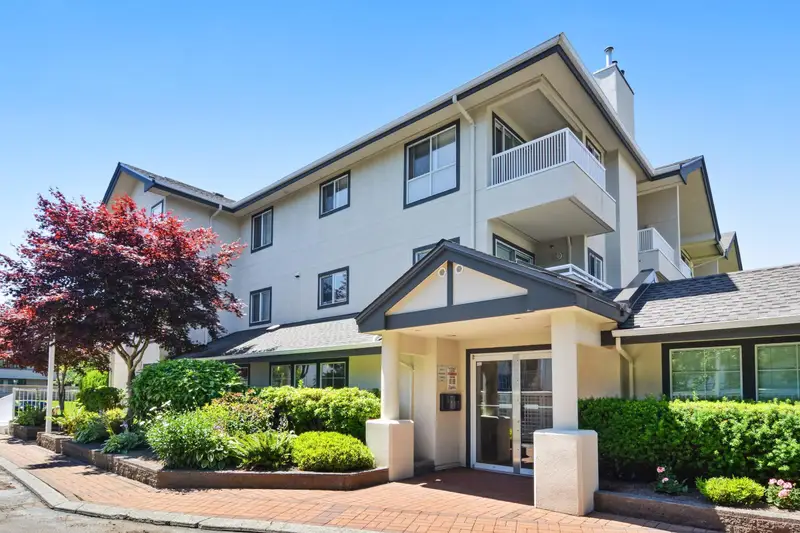 112 15272 20 AVENUE - photo 2 of 25