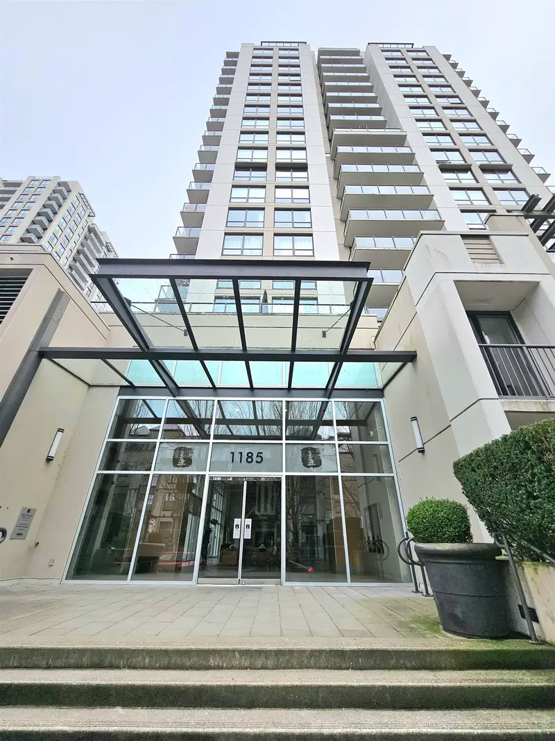 1406 1185 THE HIGH STREET - photo 2 of 25