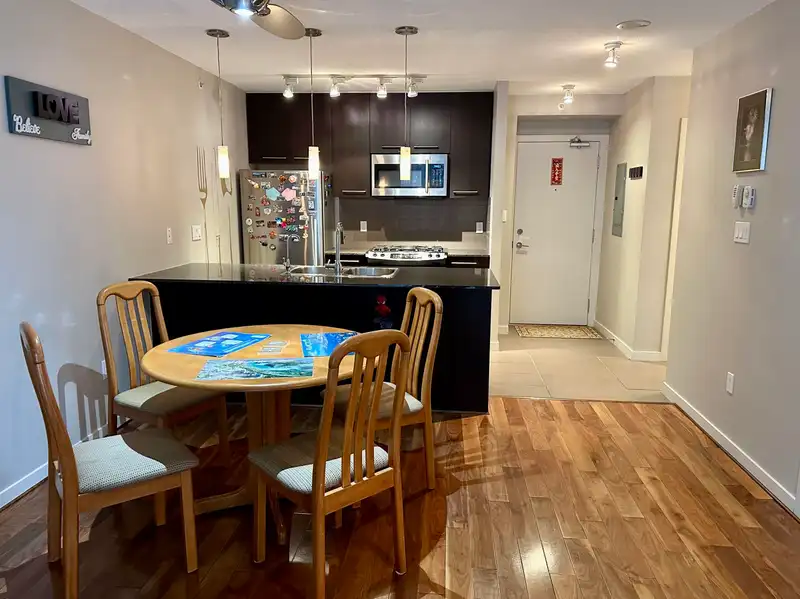 806 2979 GLEN DRIVE - photo 2 of 12
