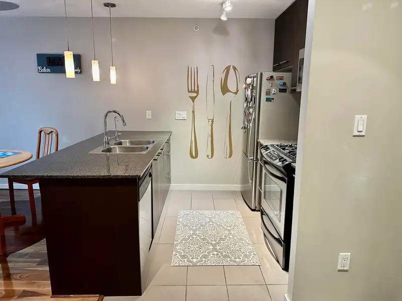 806 2979 GLEN DRIVE - photo 3 of 12