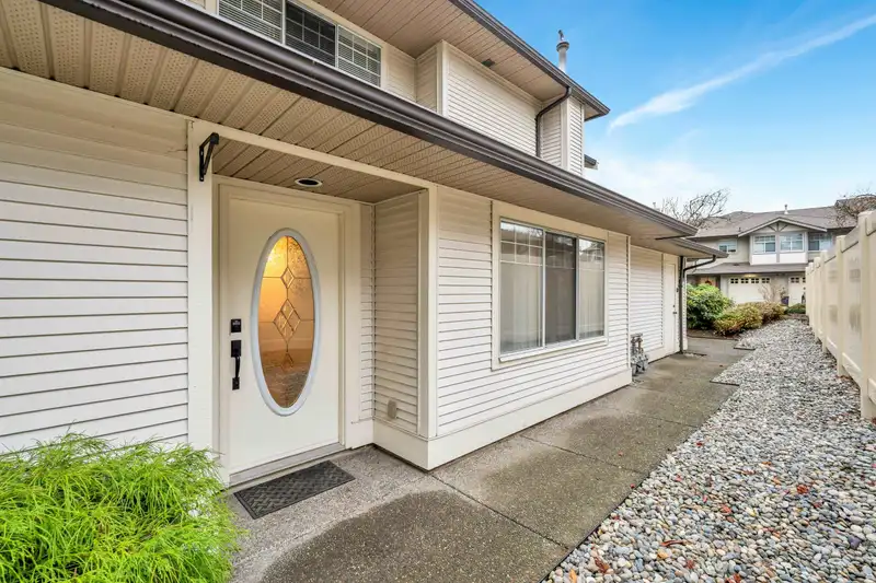 159 20391 96 AVENUE - photo 4 of 40