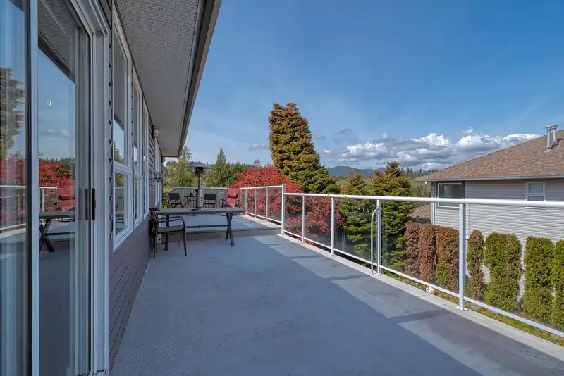 5796 TRAIL AVENUE - photo 4 of 36