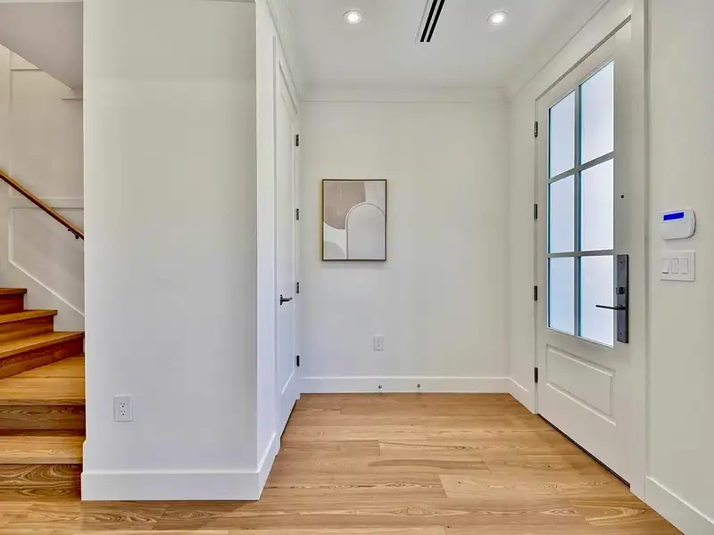 1 8029 MACPHERSON AVENUE - photo 3 of 37