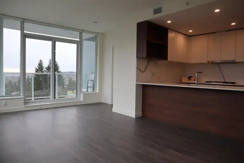 705 585 AUSTIN AVENUE - photo 4 of 16