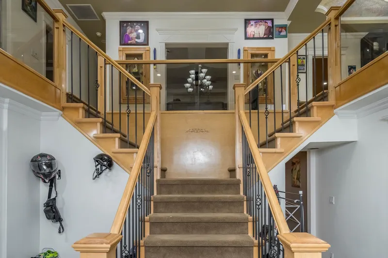 13027 68 AVENUE - photo 2 of 25