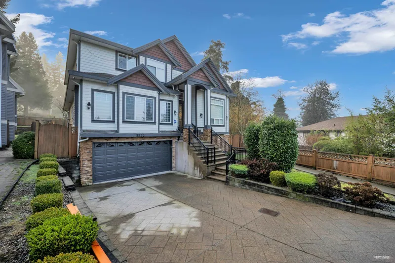 9933 116A STREET - photo 3 of 25