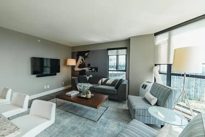 2101 888 HAMILTON STREET - photo 2 of 15